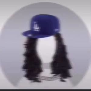 Meet your Posher, Laraviana